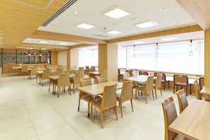每日付費供應吃到飽早餐
