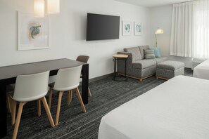 Studiolejlighed - 2 queensize-senge | Pengeskab på værelset, skrivebord, strygejern/strygebræt, gratis Wi-Fi