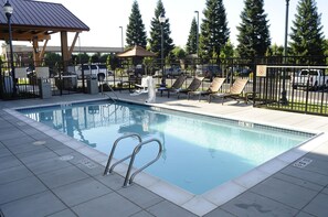 Outdoor pool - TownePlace Suites Redding (Redding)