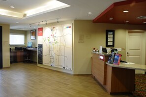 Lobby - TownePlace Suites Redding (Redding)