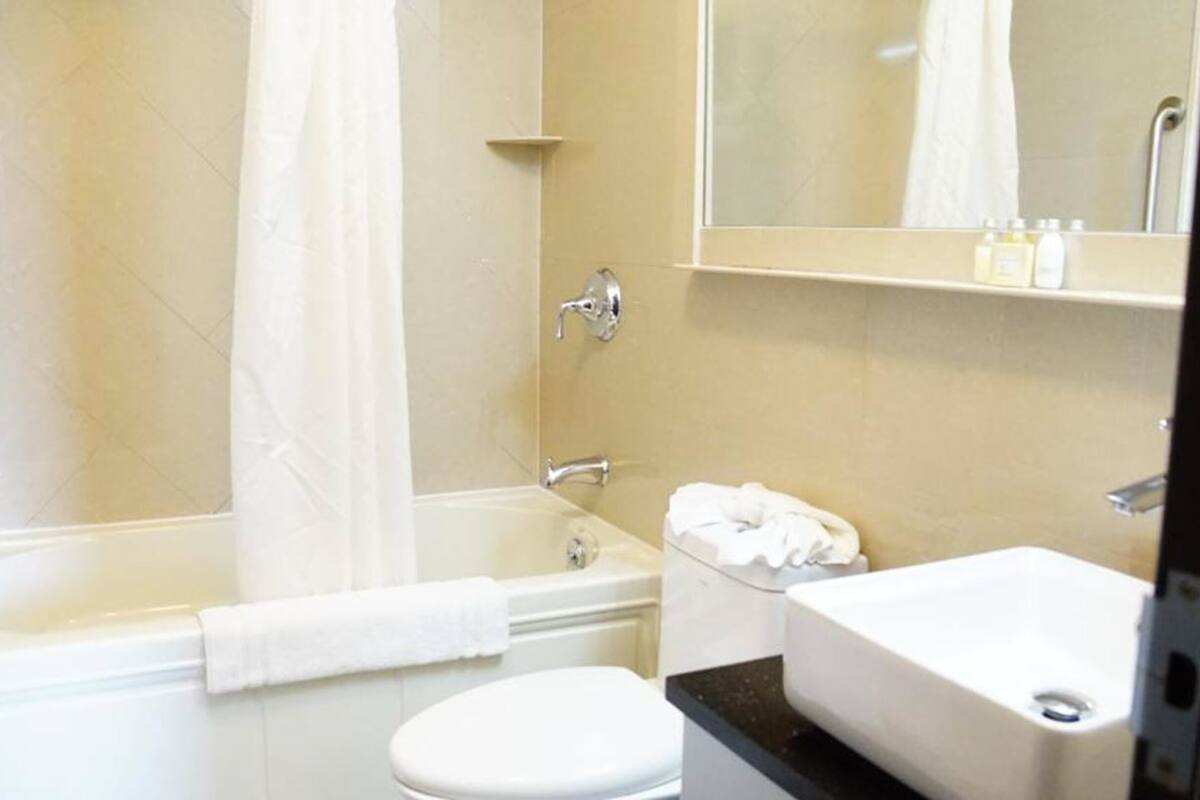 combined shower/bathtub, deep-soaking bathtub, rainfall showerhead