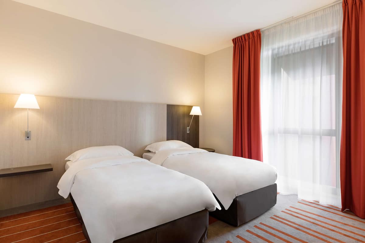 standard room | in-room safe, desk, blackout curtains, soundproofing