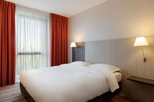 Habitación estándar | 1 dormitorio, caja fuerte, escritorio y cortinas opacas