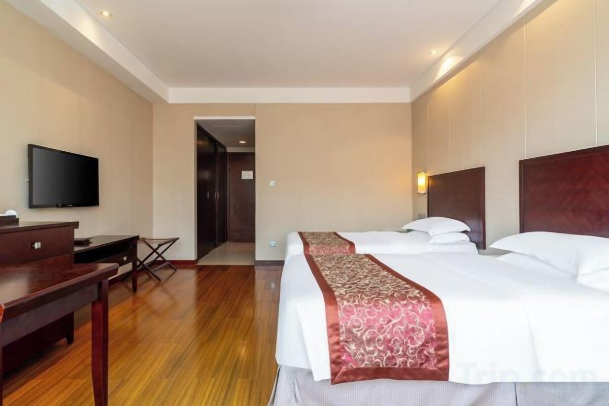 Minibar, in-room safe, desk, soundproofing