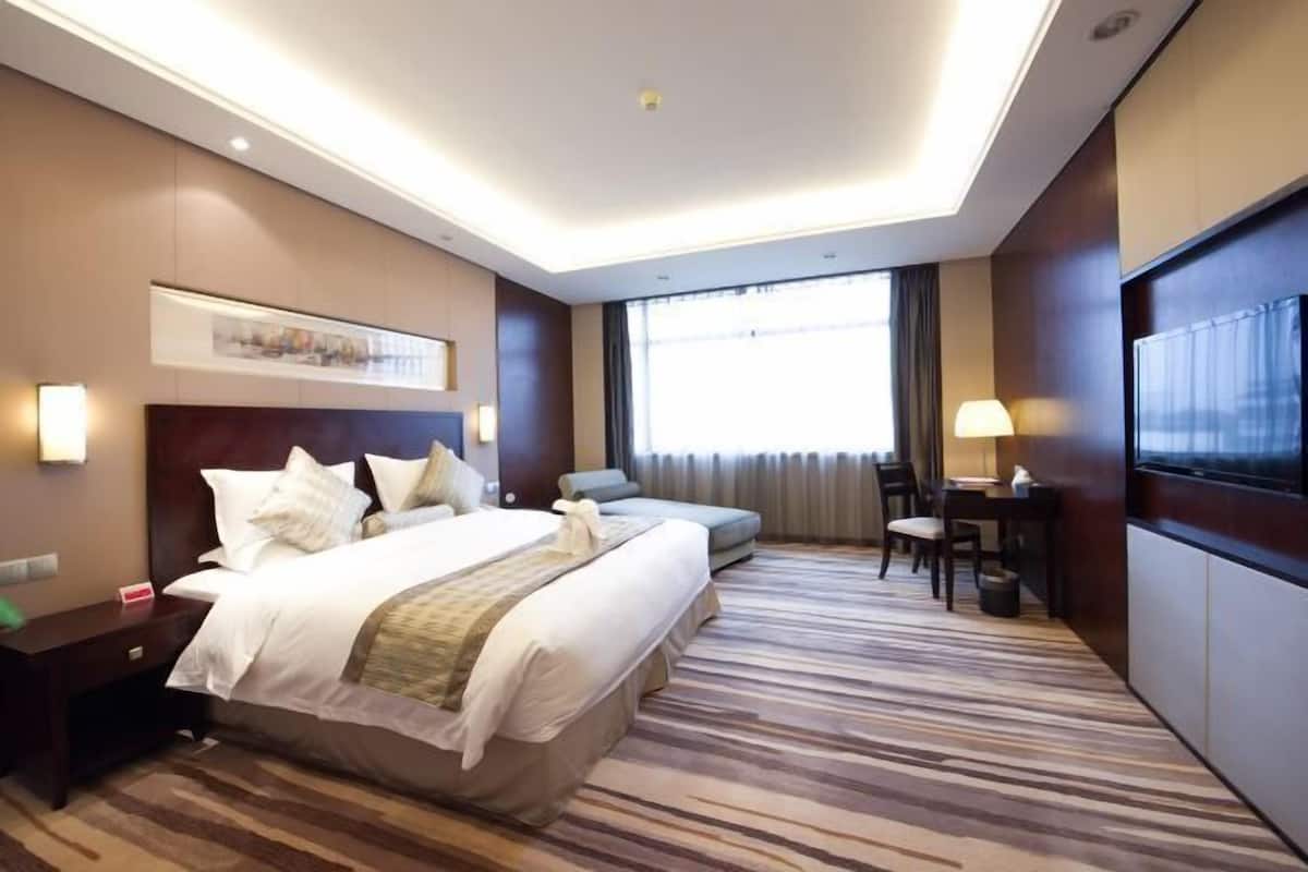 Minibar, in-room safe, desk, soundproofing