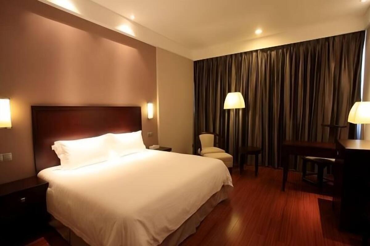 Minibar, in-room safe, desk, soundproofing