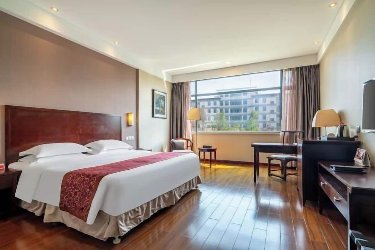 Minibar, in-room safe, desk, soundproofing