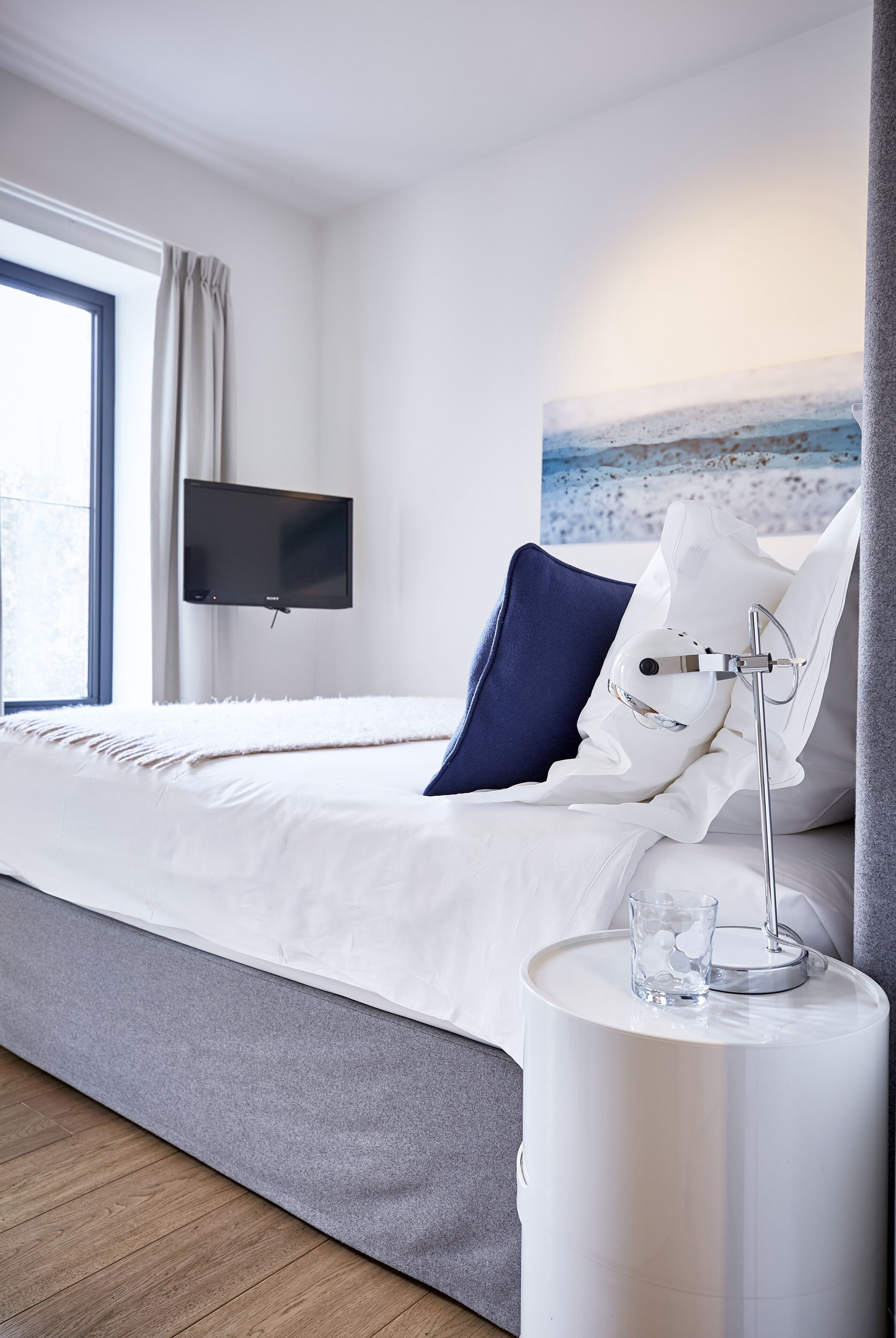Hypo-allergenic bedding, pillowtop beds, in-room safe, desk