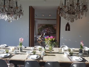 Desayuno continental (EUR 23 por persona) 