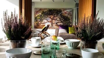 Daily continental breakfast (EUR 23 per person)