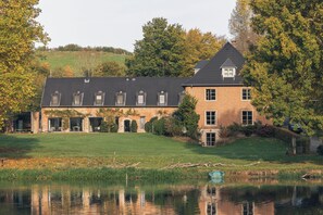 Front of property - Park 7 (Huldenberg)