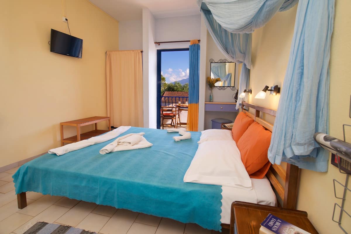 Comfort Studio, 1 Bedroom, Pool View | 1 bedroom, blackout curtains, iron/ironing board, free WiFi