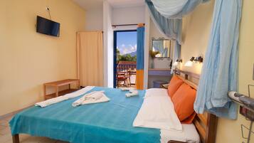 Comfort Studio, 1 Bedroom, Pool View | Blackout drapes, iron/ironing board, free WiFi, bed sheets