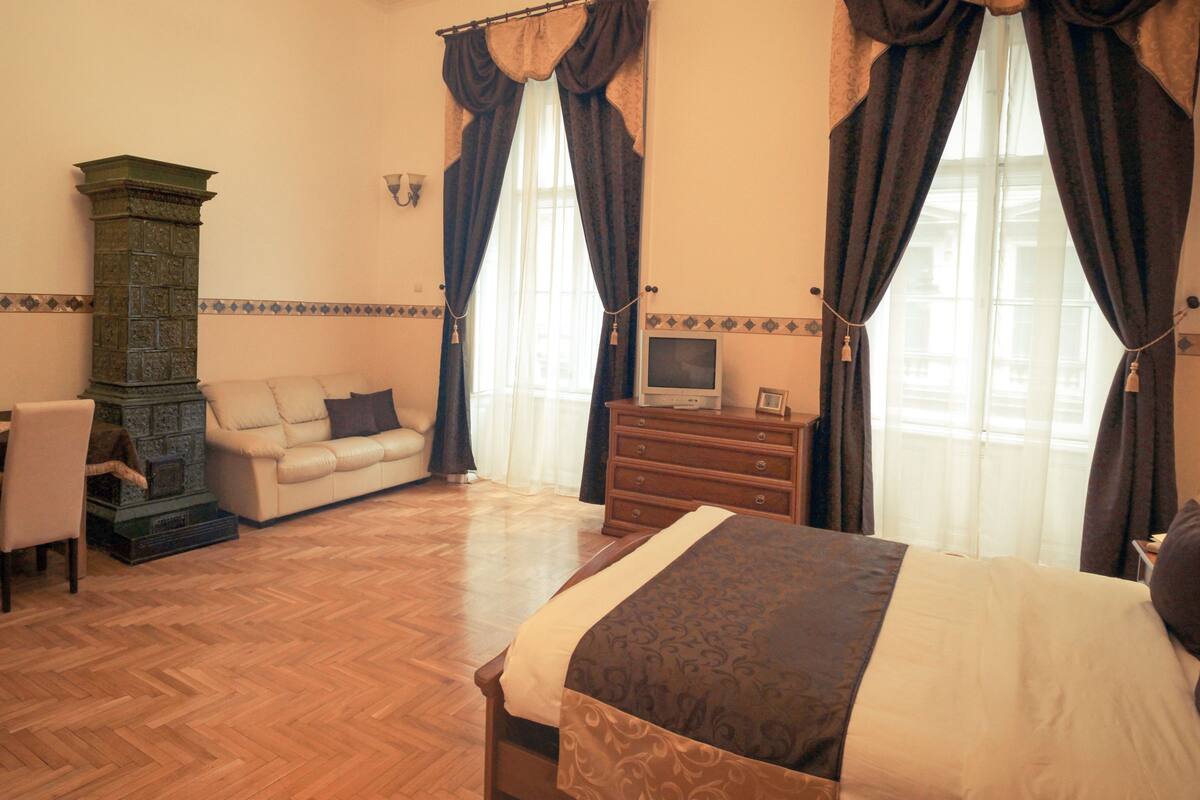 Deluxe Apartment, 1 Bedroom | 1 bedroom, individually decorated, individually furnished, desk