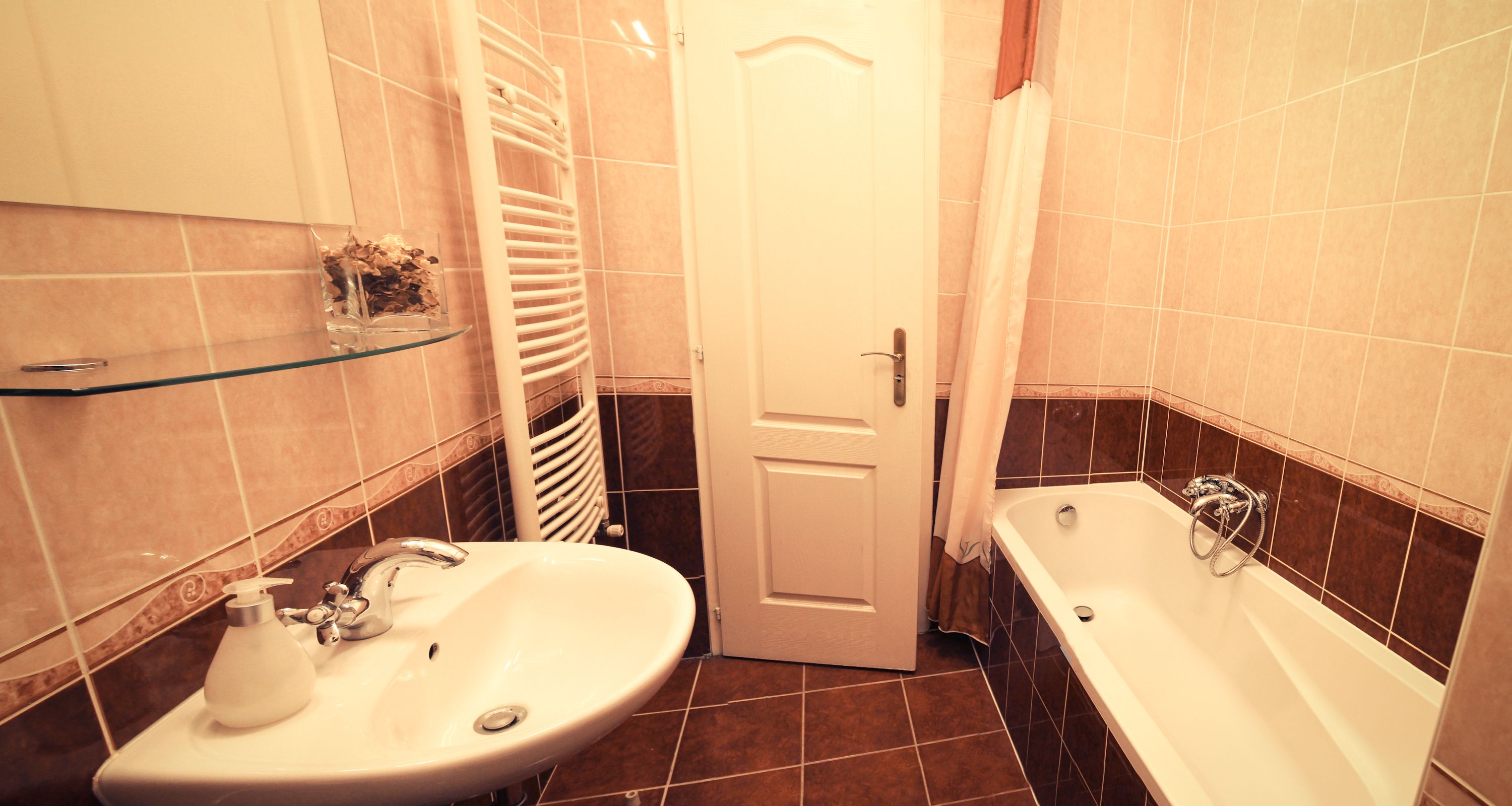 deep-soaking bathtub