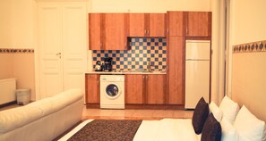 Superior Apartment, 2 Bedrooms | Private kitchenette | Fridge, microwave, stovetop, electric kettle