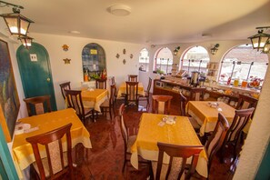Free daily full breakfast  - Las Torres de Ugarte (Arequipa)