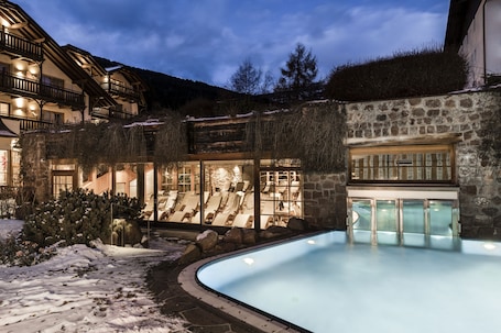 Indoor pool, outdoor pool, sun loungers