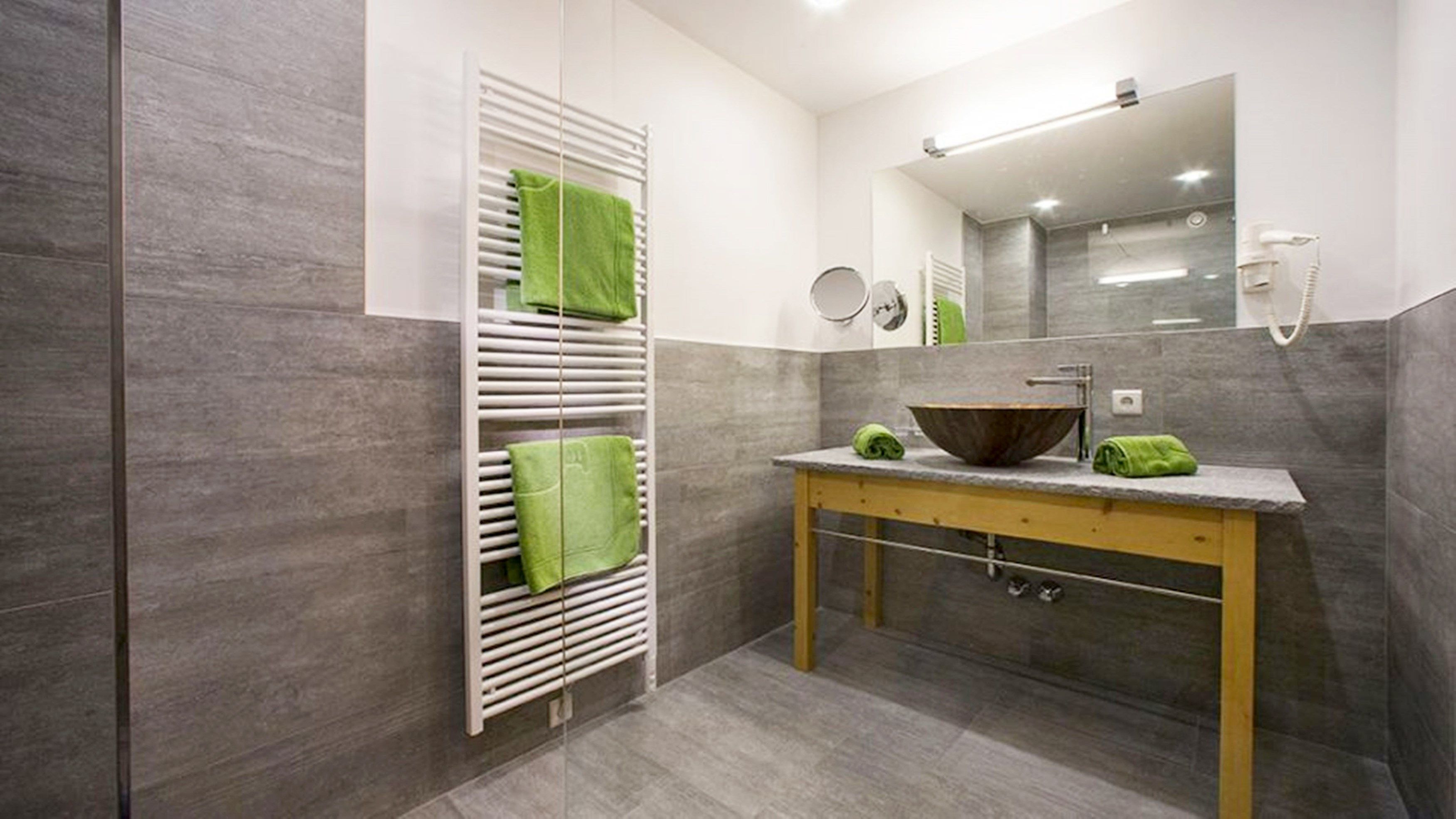 suite ("sonnensuite") | bathroom | hair dryer, bathrobes, slippers, towels