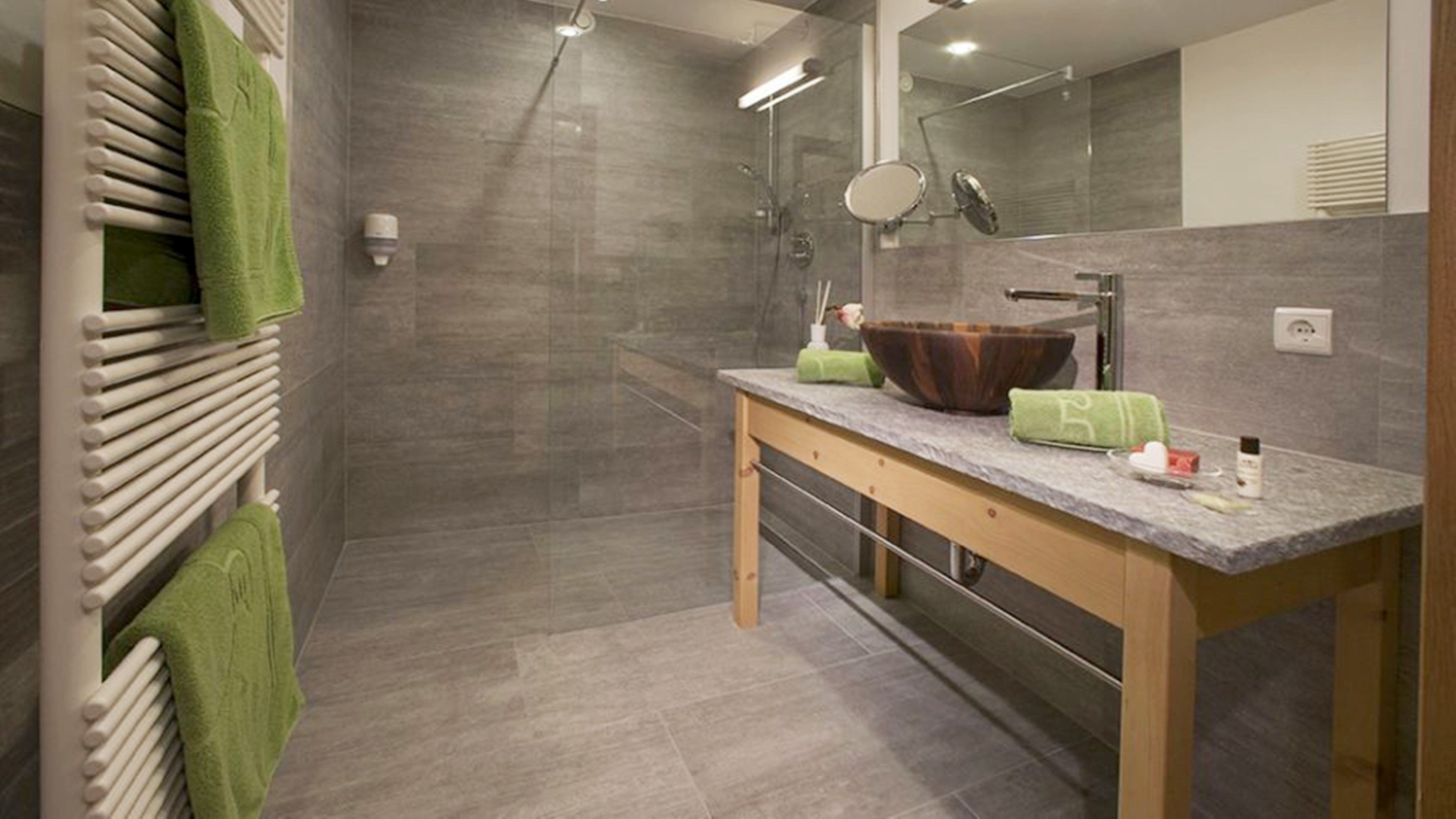 room ("sonnenzimmer") | in-room safe, soundproofing, rollaway beds, free wifi