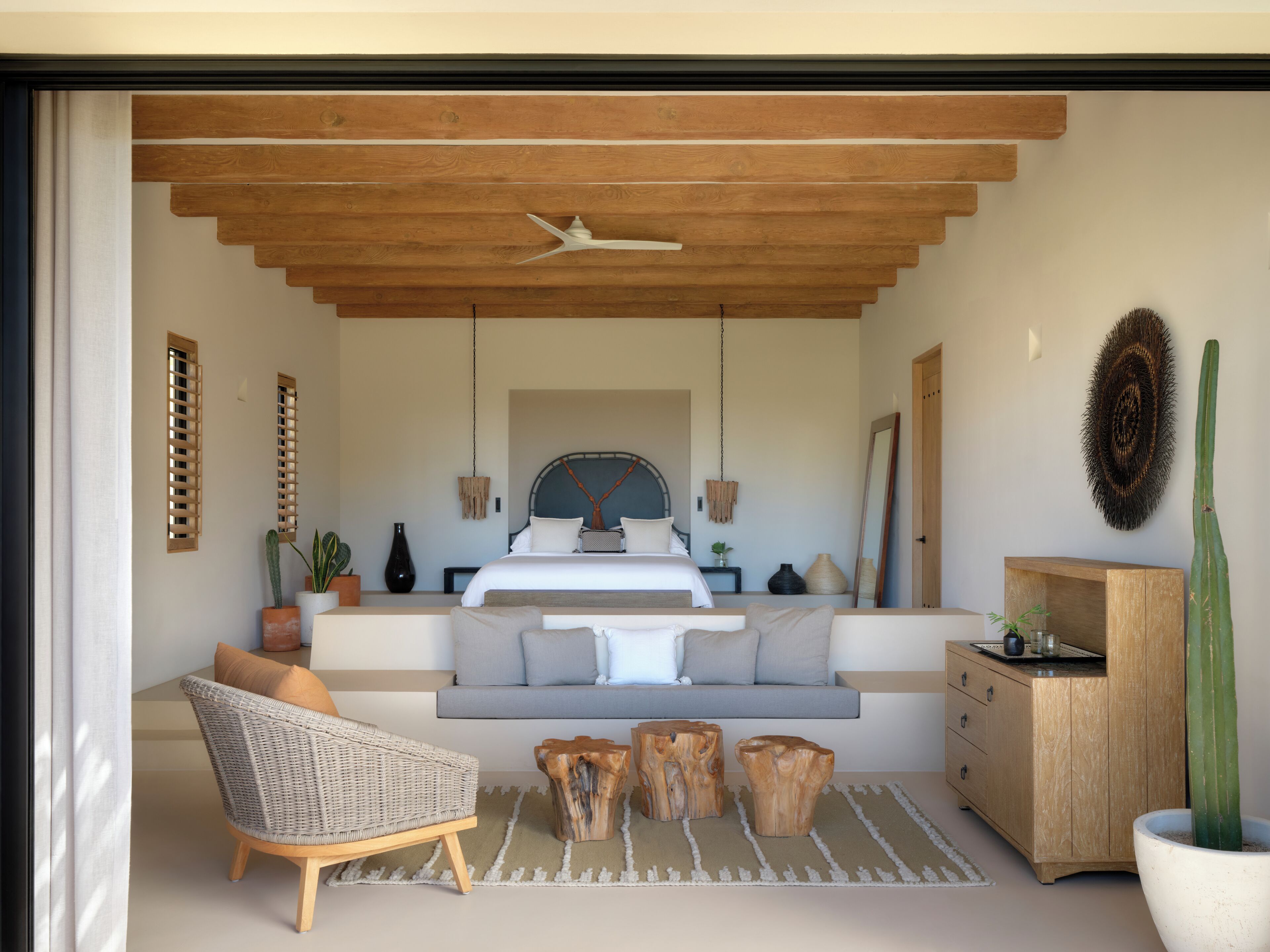 Premium Room, 1 King Bed, Pool View