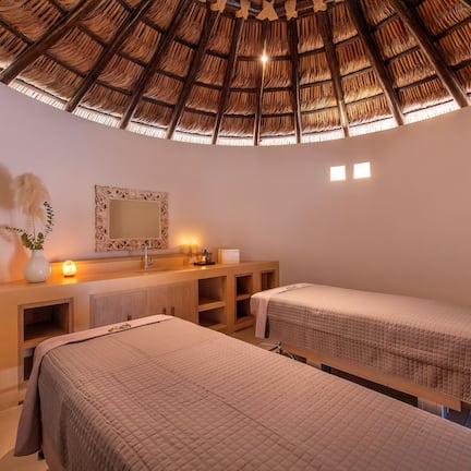 Sauna, hot tub, steam room, body treatments, hydrotherapy, aromatherapy