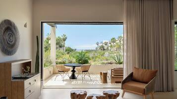 Habitación Premium, 1 cama de matrimonio grande, vistas al mar | Ropa de cama de alta calidad, caja fuerte, cortinas opacas