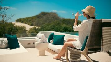 Villa, 1 King Bed, Oceanfront (Plunge Pool, Firepit)