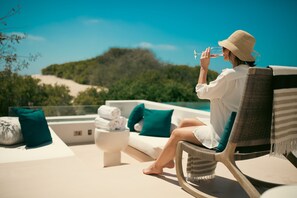 Villa, 1 kingsize bed, aan zee (Plunge Pool, Firepit) | Luxe beddengoed, een kluis op de kamer, verduisterende gordijnen