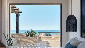 Suite, 1 cama de matrimonio grande, frente al mar (Penthouse, Plunge Pool) | Ropa de cama de alta calidad, caja fuerte, cortinas opacas