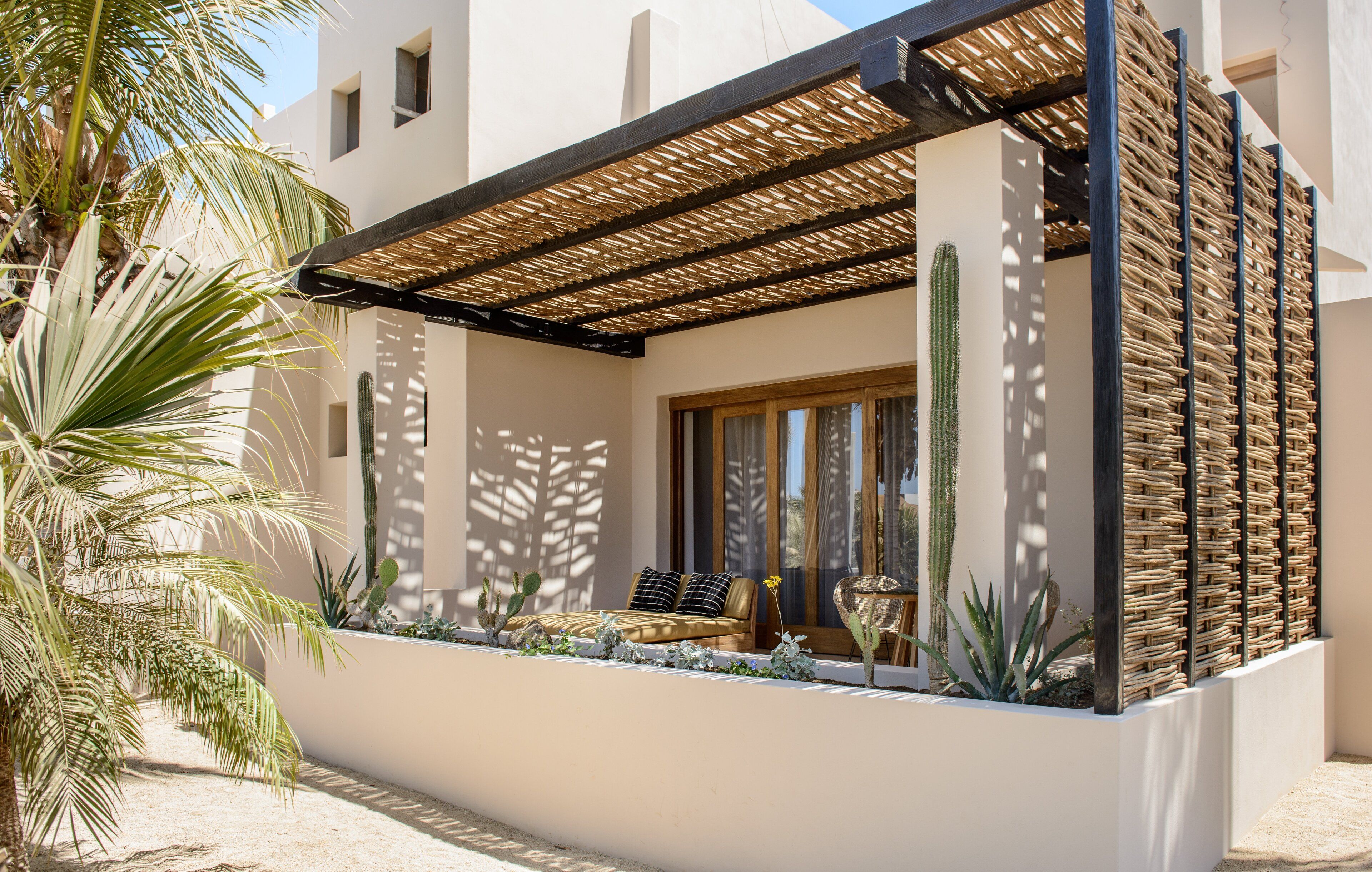 Premium bedding, in-room safe, blackout curtains, soundproofing