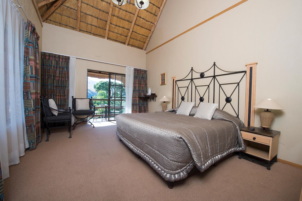 In-room safe, soundproofing, free WiFi