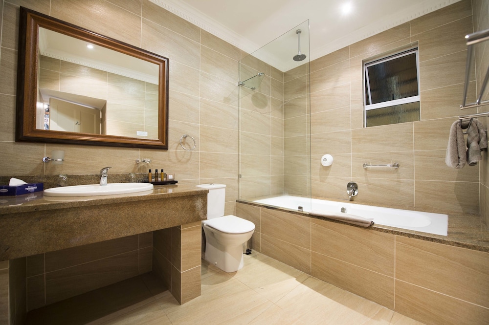 Cathedral Peak Hotel by null