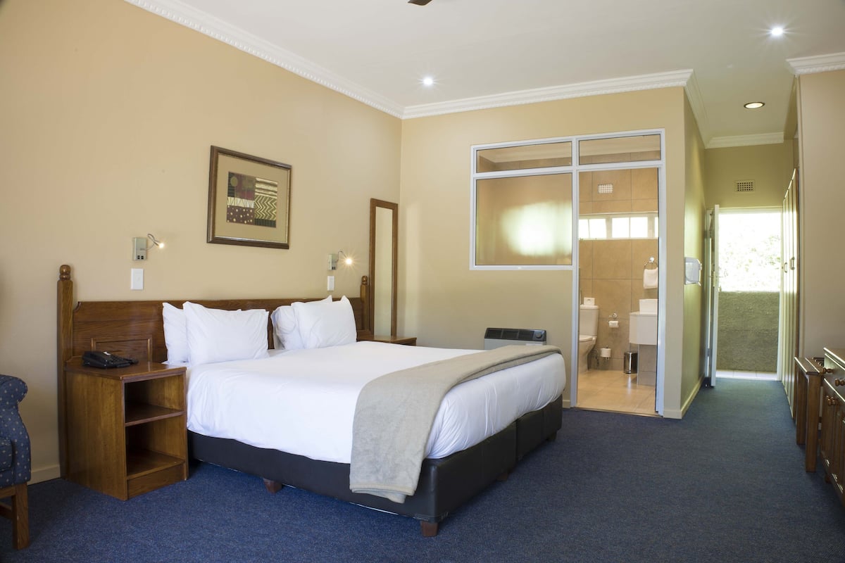 Standard Room | In-room safe, soundproofing, free WiFi