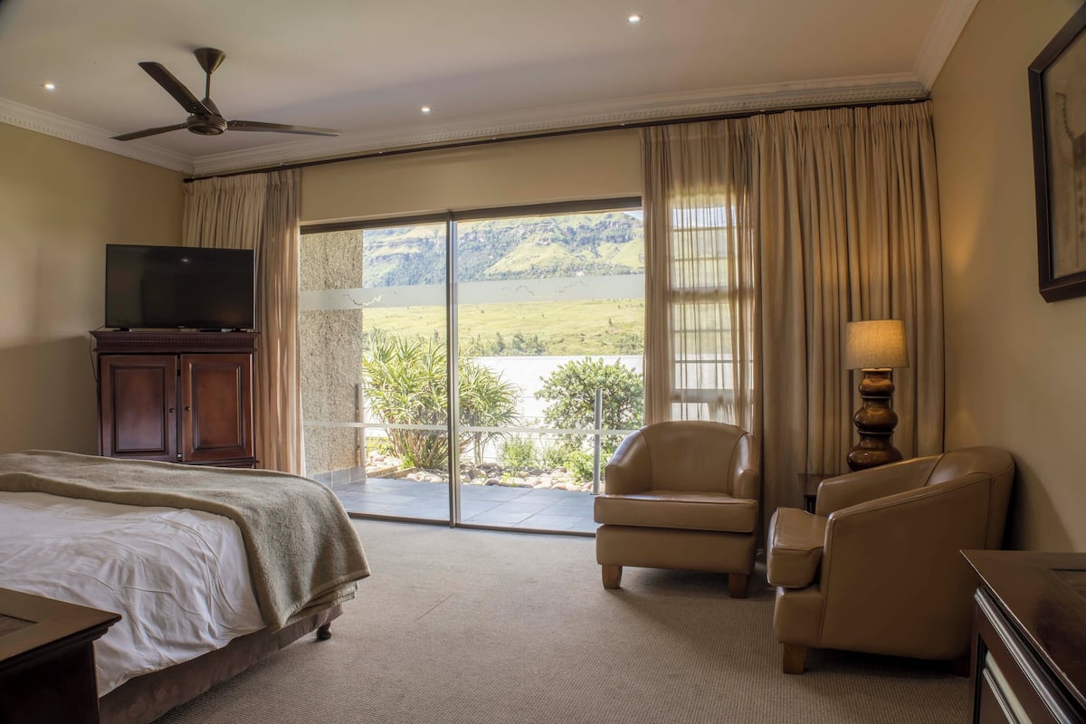 Superior Double Room Single Use, 1 King Bed | In-room safe, soundproofing, free WiFi