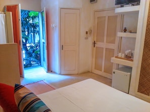 Habitación estándar doble | Minibar, caja fuerte, tabla de planchar con plancha y cunas gratuitas
