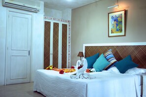 Superior Triple Room | Minibar, in-room safe, iron/ironing board, free cribs/infant beds - Sous Le Badamier (Grand-Baie)