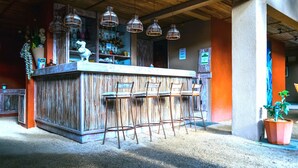 Bar junto a la piscina