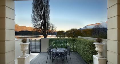 Esplanade Queenstown by Staysouth