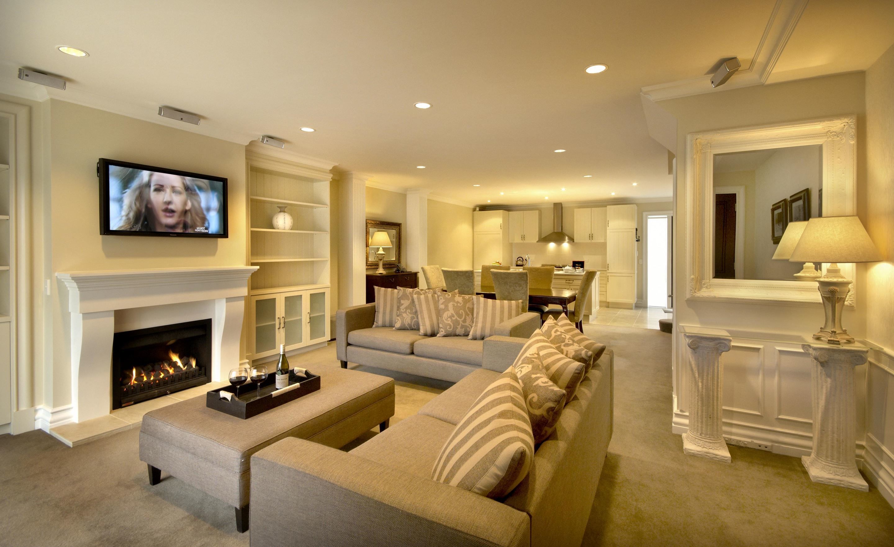 Luxury Townhome, 3 Bedrooms, Lakeside | Living room | 42-inch flat-screen TV with satellite channels, plasma TV, fireplace