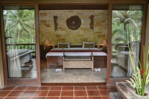 1 bedroom, premium bedding, minibar, in-room safe