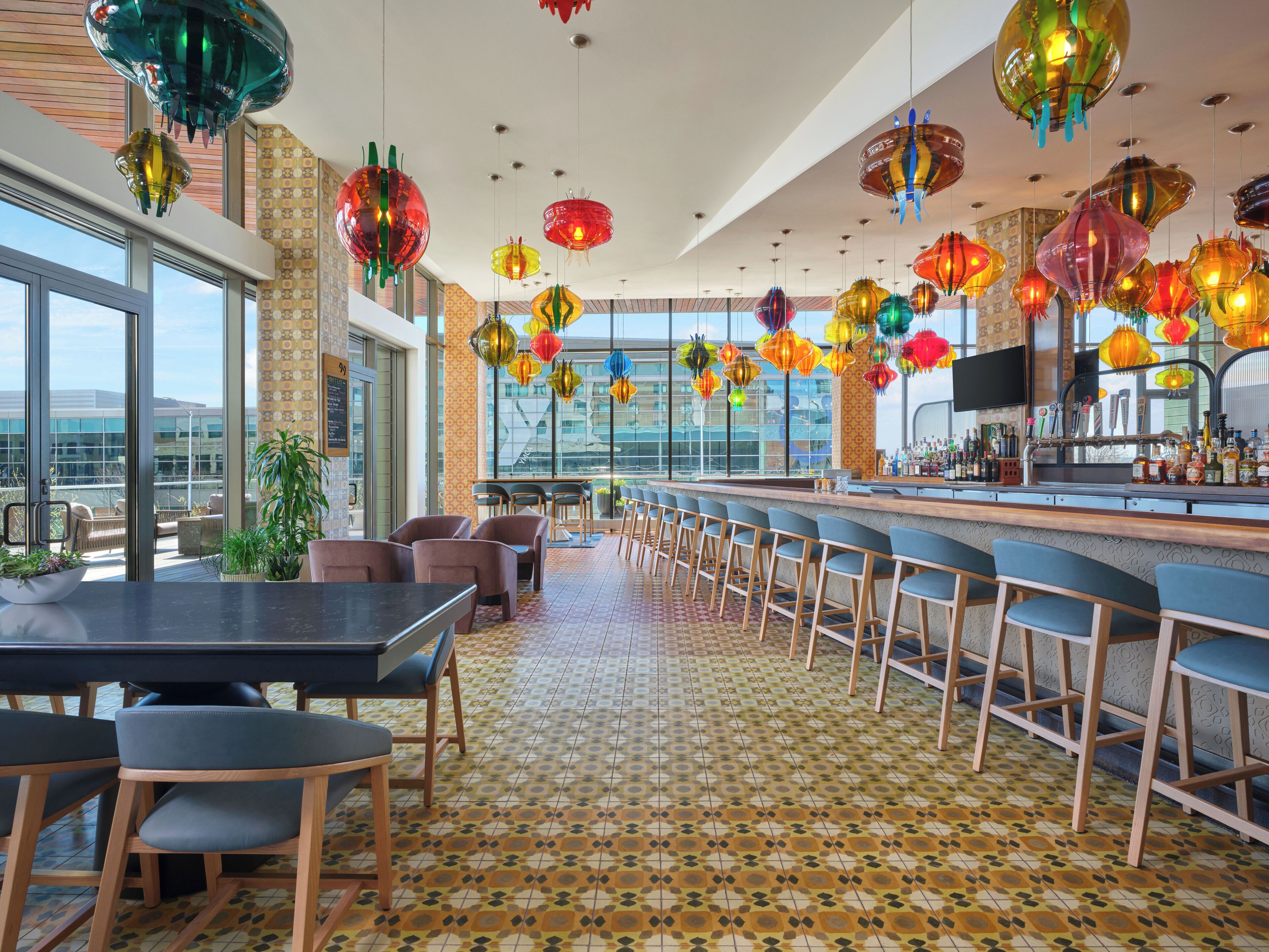 3 restaurants; breakfast and dinner served 