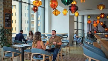 3 restaurants; breakfast and dinner served