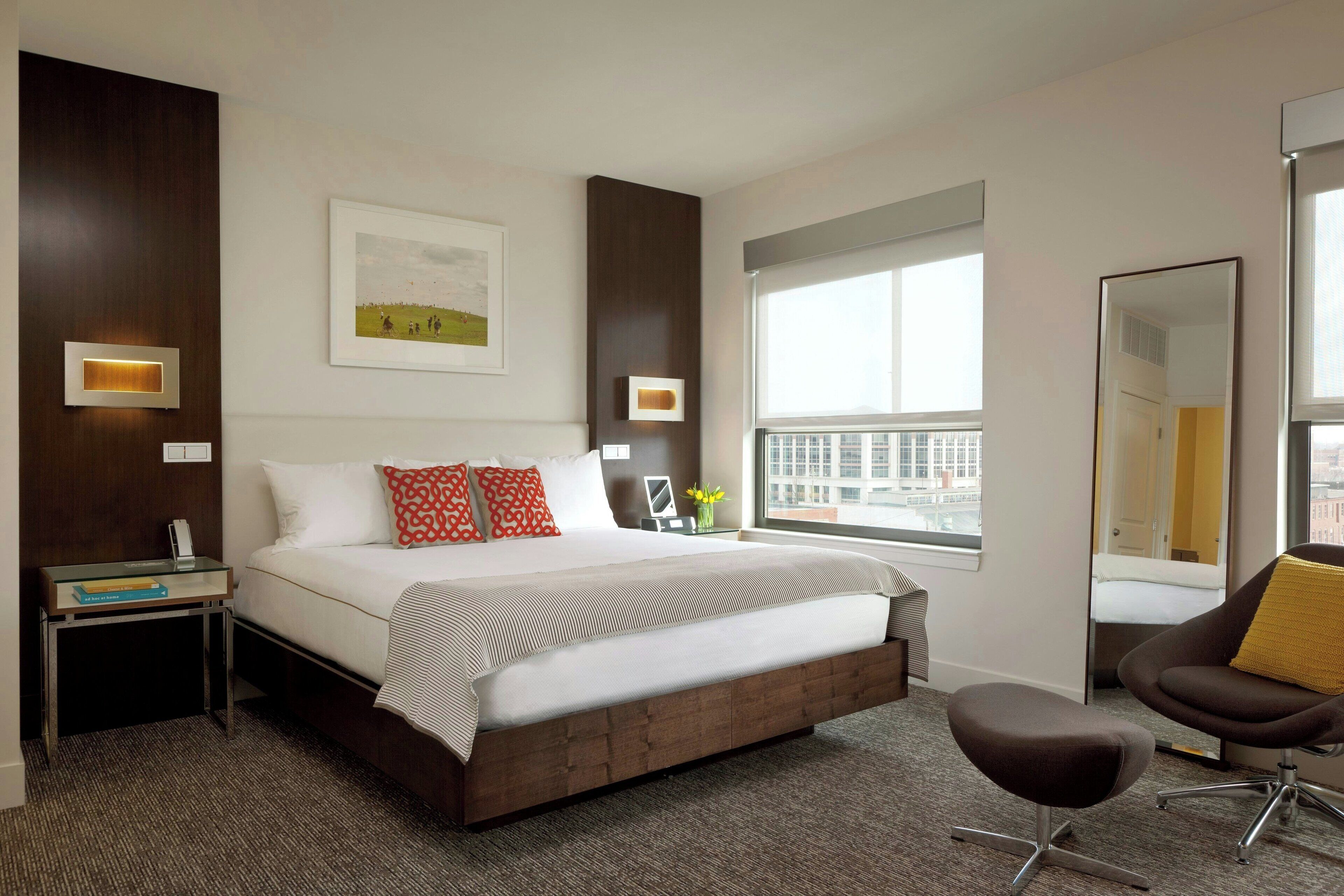 Studio Suite, 1 King Bed | In-room safe, desk, laptop workspace, iron/ironing board