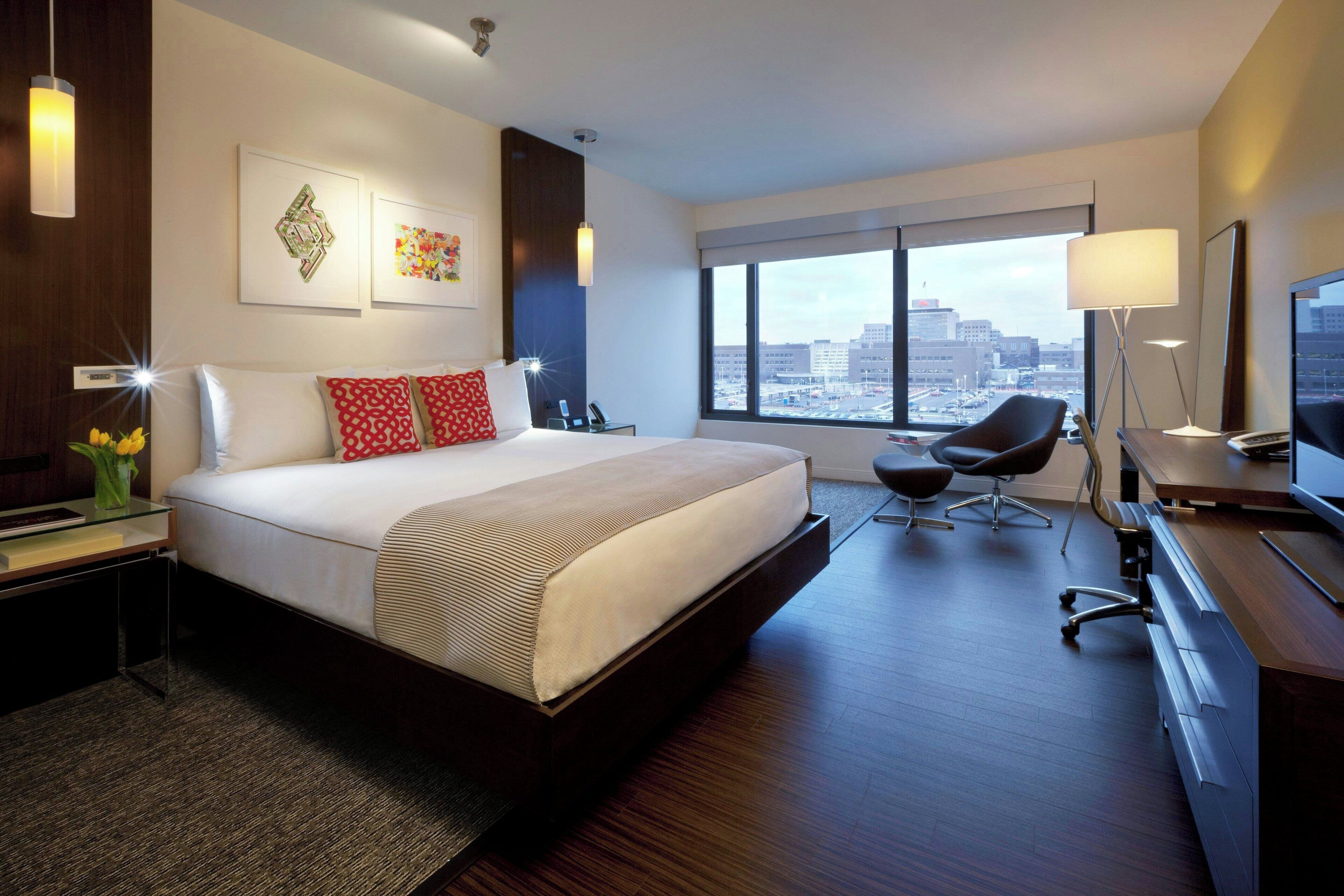 Deluxe Room, 1 King Bed, City View