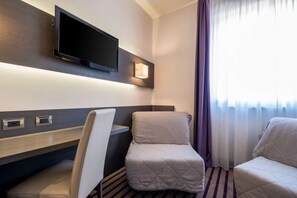 Single Room, 1 Queen Bed | 1 bedroom, premium bedding, minibar, in-room safe