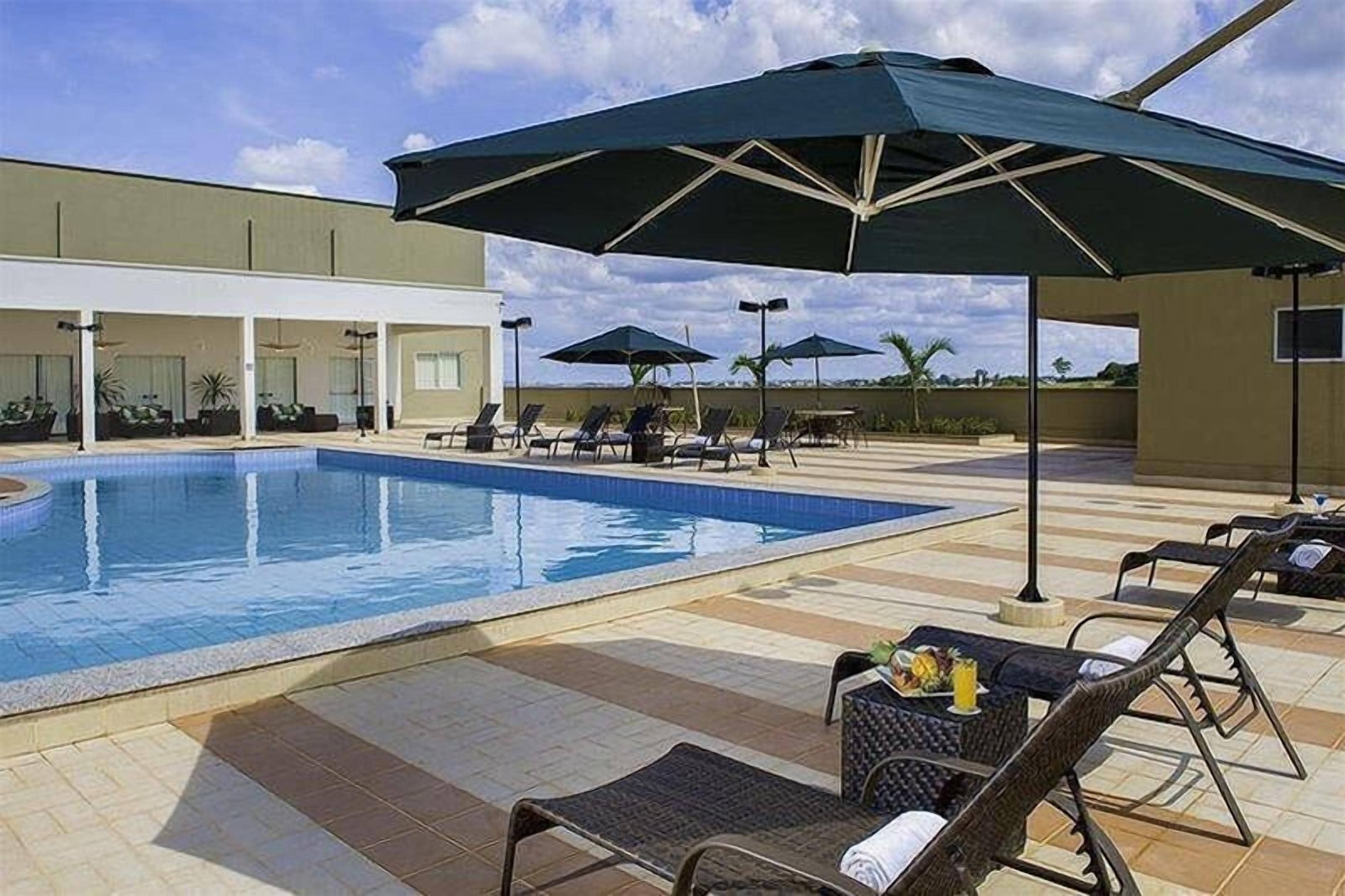 outdoor pool, open 6:00 am to 10:00 pm, pool loungers