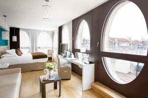 Ropa de cama de alta calidad y minibar con artículos gratuitos 