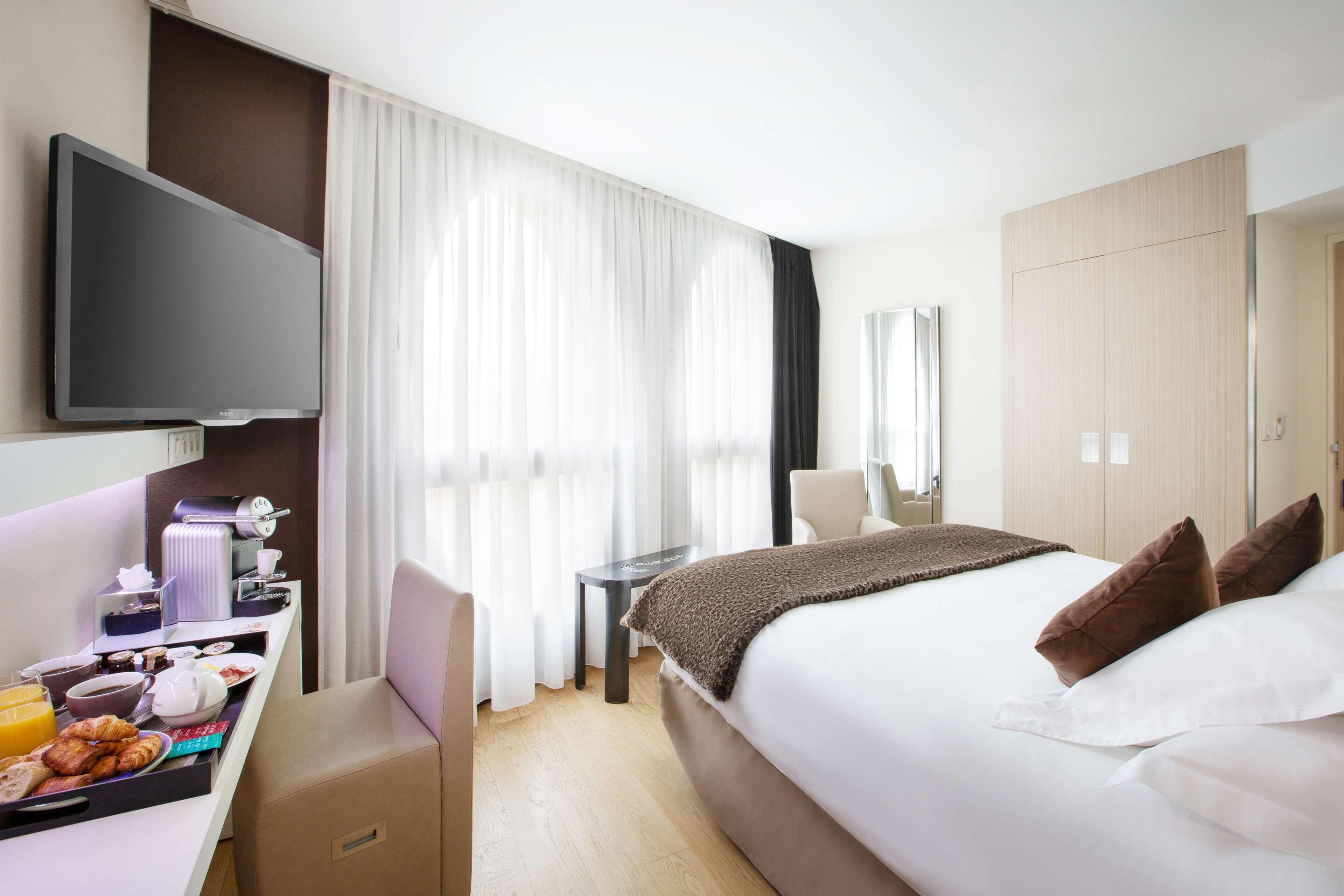 Ropa de cama de alta calidad y minibar con artículos gratuitos