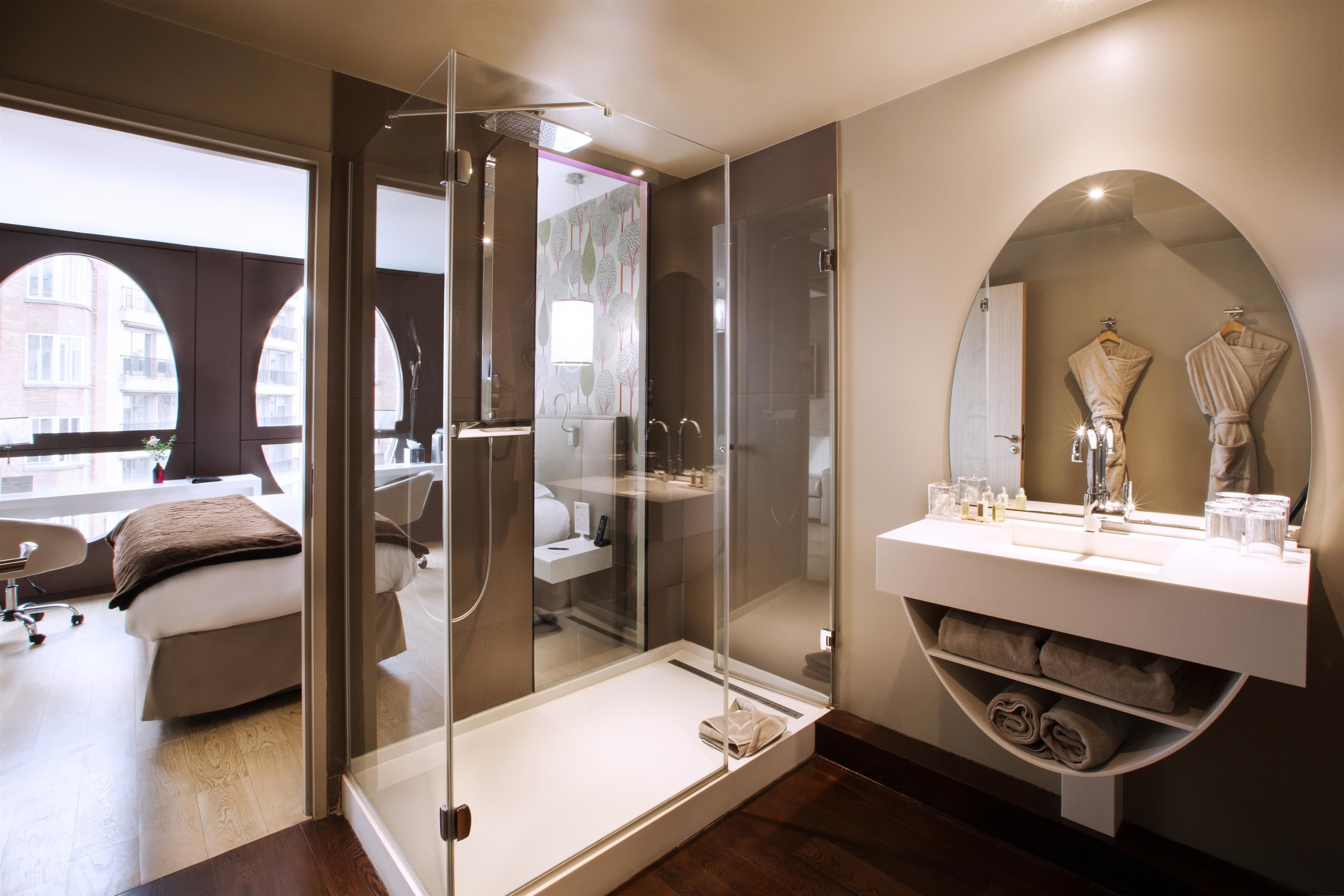 exclusive room, 1 king bed, non smoking (larger room;with sofabed) | premium bedding, free minibar, in-room safe, desk